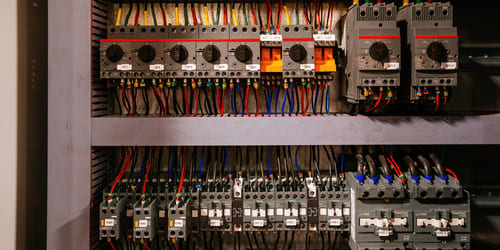 Metals with very low melting points used as thermal protection elements or for precision forming.