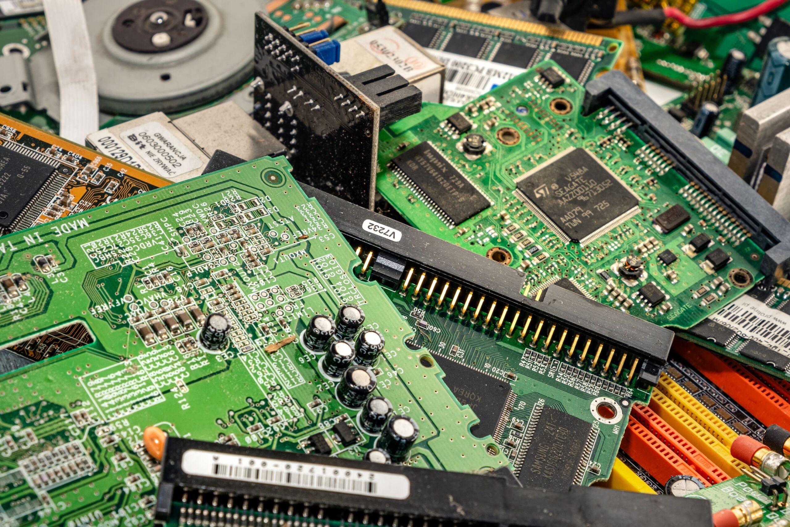 Conductive, arc-resistant alloys, suitable for switching and contact devices.